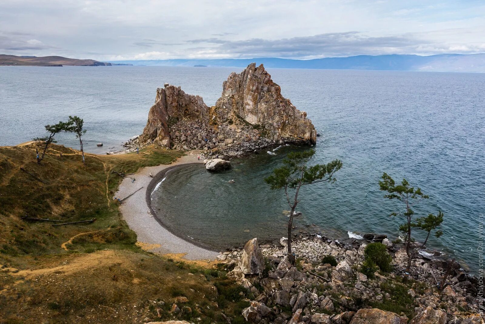 Остров Спафарьева Магаданская область. Мыс островной Магадан. Остров недоразумения Магадан фото. Остров недоразумения Охотское море.