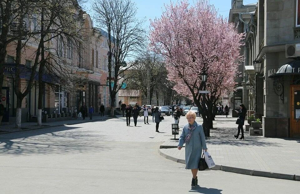 Симферополь в апреле. Крым в апреле. Крым в конце апреля.