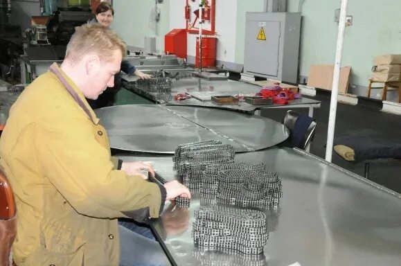 Завод по изготовлению цепей. Кировский завод приводных цепей. Кировский завод приводных цепей. Станок для производства цепочек. Цепи приводные для транспортеров.
