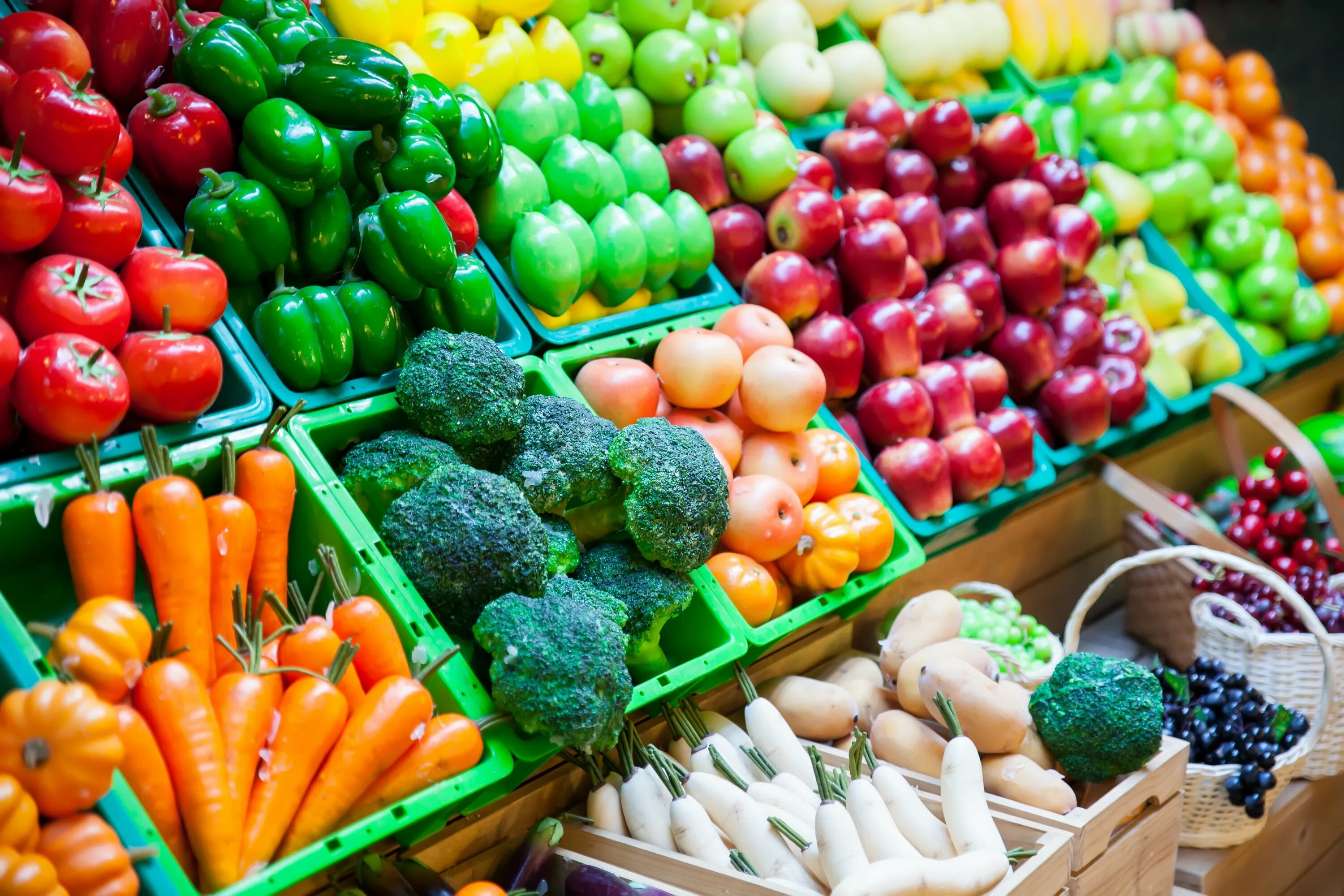 Где купить фрукты овощи. Овощи и фрукты. Продукты овощи. Свежие овощи и фрукты. Фрукты ассортимент.