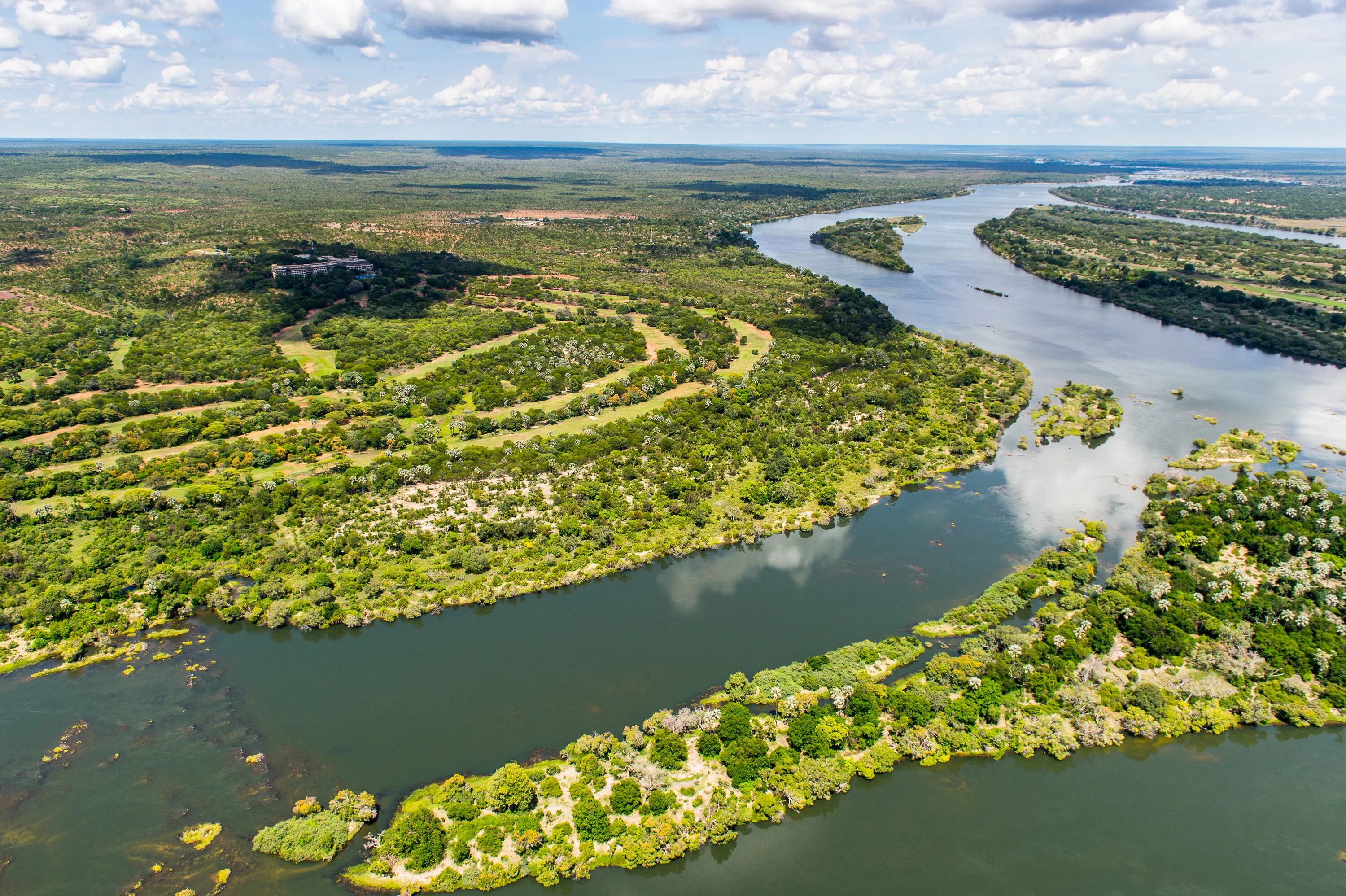 Africa river. Река Замбези Африка. Зимбабве река Замбези. Реки Африка Замб. Река Замбези Мозамбик.