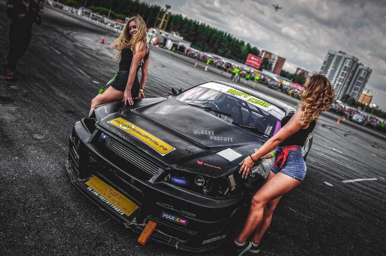 Drift girls. Дрифт девушки. Авто дрифт девушки. Девушки и корчи.