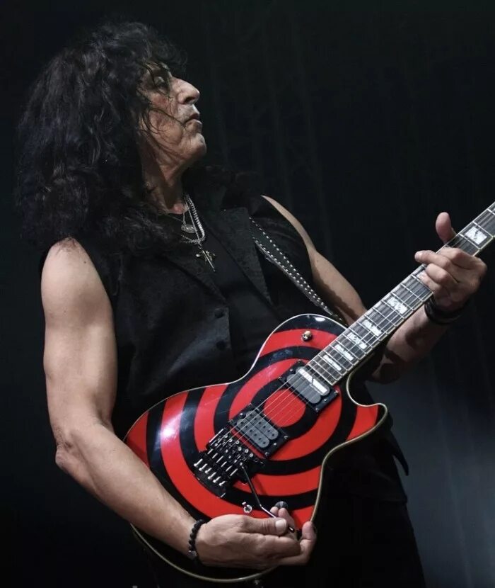 Эдди охеда. Эдди охеда twisted sister. Эдди охеда гитара крамер. Гитарист твистед систер. Эдди охеда.