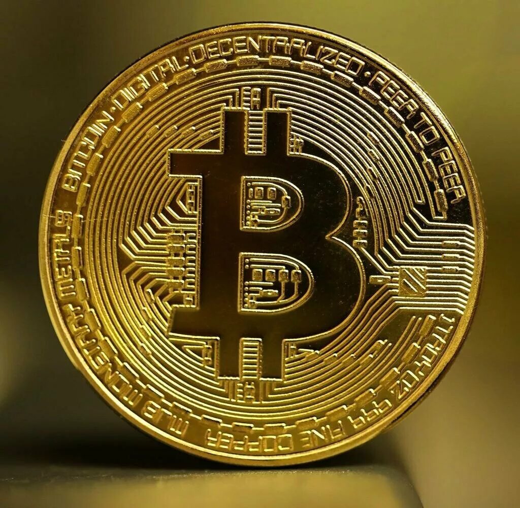 Биткоин тенге. Первые биткоин. Первый биткоин. 1 мая криптовалюта. Биткойн монета.