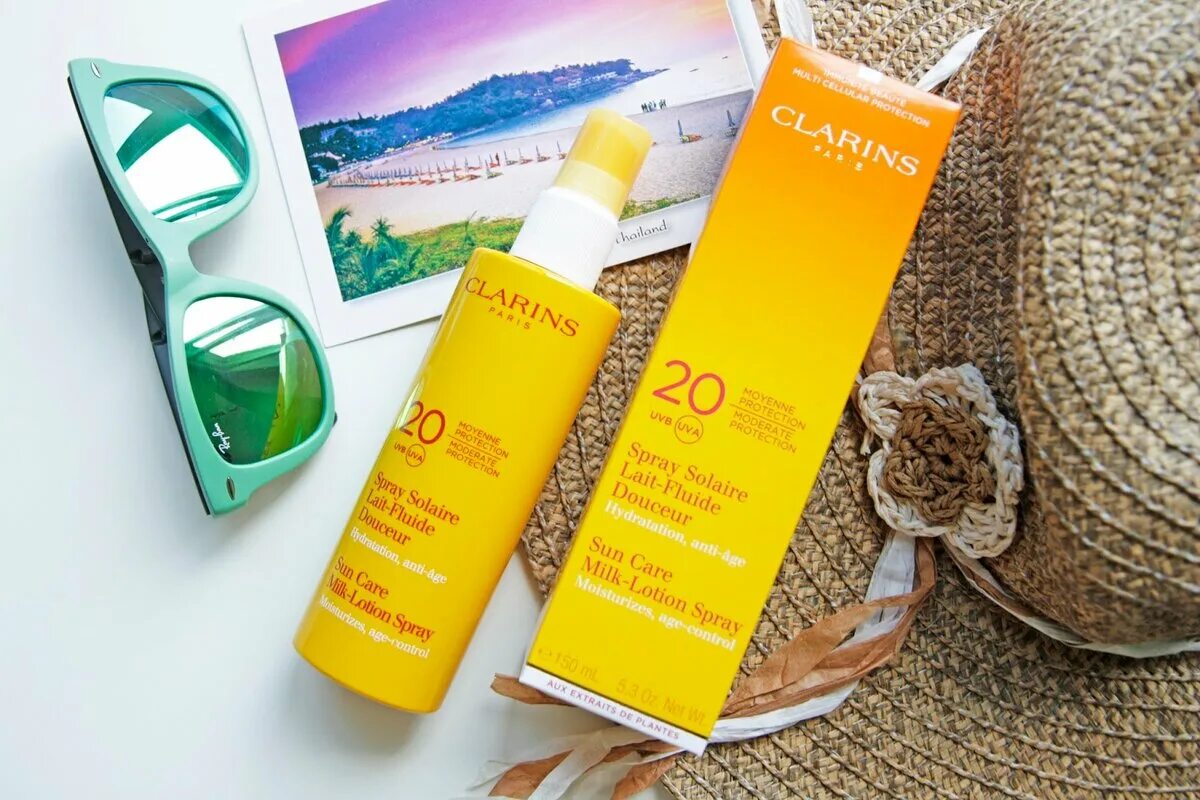 Кларанс солнцезащитный крем. Солнцезащитный крем спрей SPF 50. Clarins косметика солнцезащитный крем. Premium SPF 50.