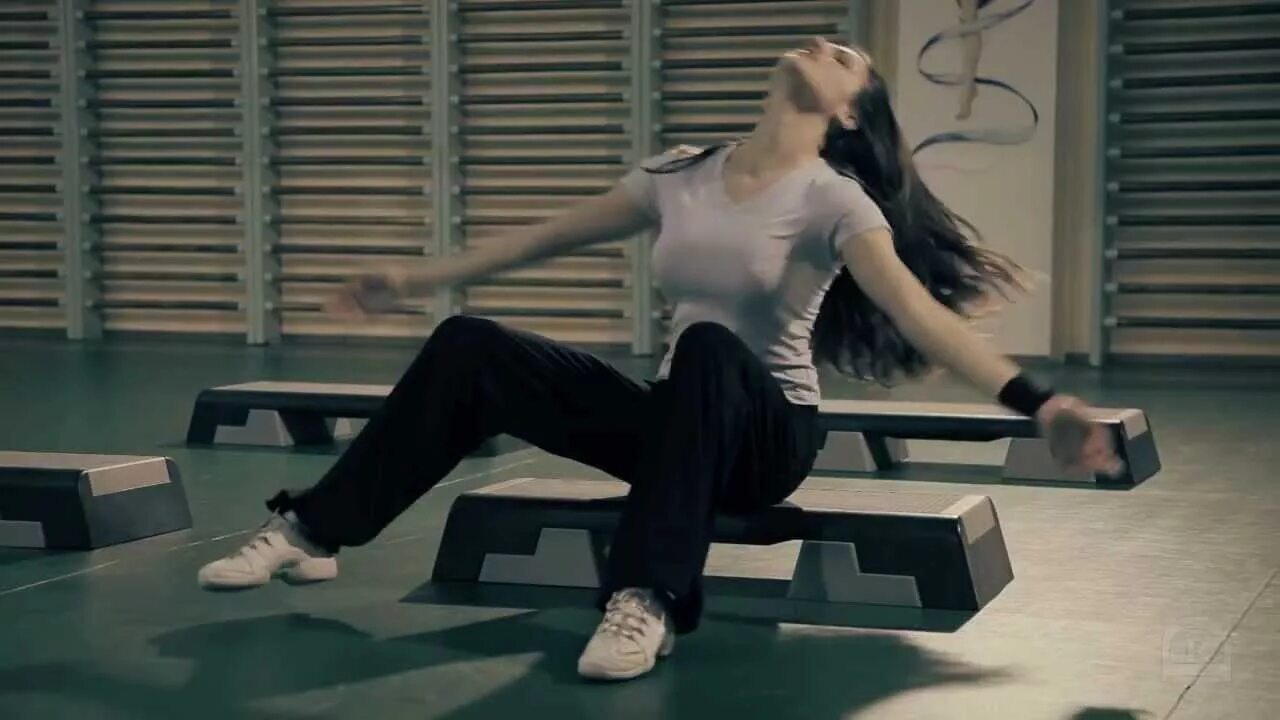 Шаг вперед 2014 кадры из фильма. Степ клипы. Шоу оркестр танслу. Диана чайковская гольф. Кэти смит аэробика.