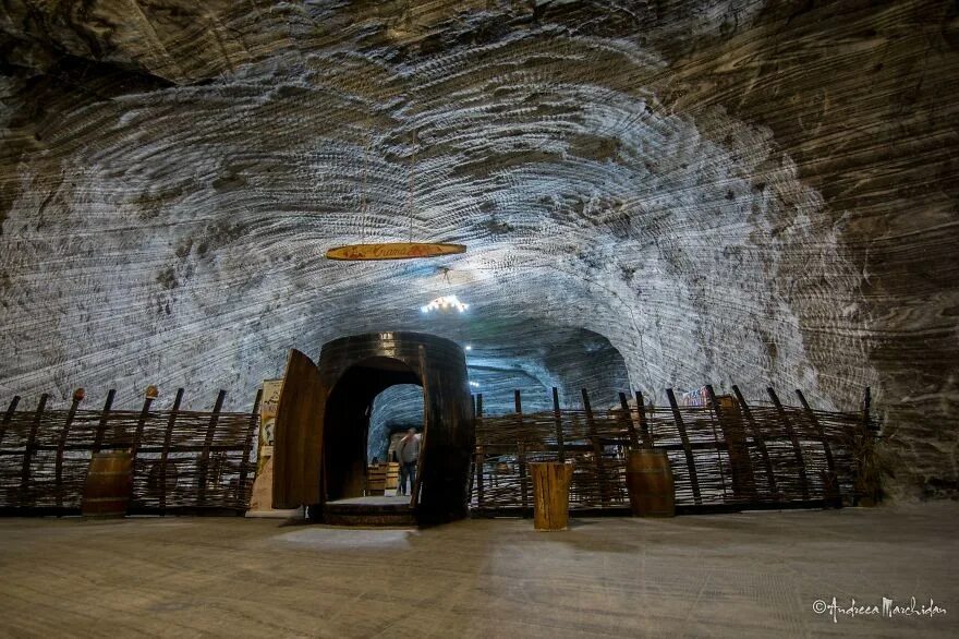 Соляная шахта соль илецк. Соляная шахта соль илецк экскурсия. Соляная шахта и часовня соль илецк. Соляная шахта соль илецк экскурсия. Величка солевая шахта под краковом.