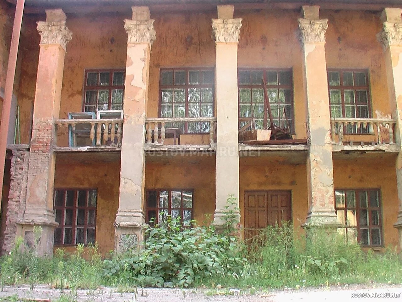 памятники новошахтинска ростовской области. п п новошахтинск. дом культуры пгт новошахтинский приморский. поселок новошахтинский приморский край. клуб несветаевский в новошахтинске.