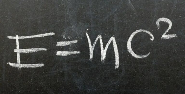 Е равно мс. Уравнение Эйнштейна e mc2. Теория относительности Эйнштейна e mc2.
