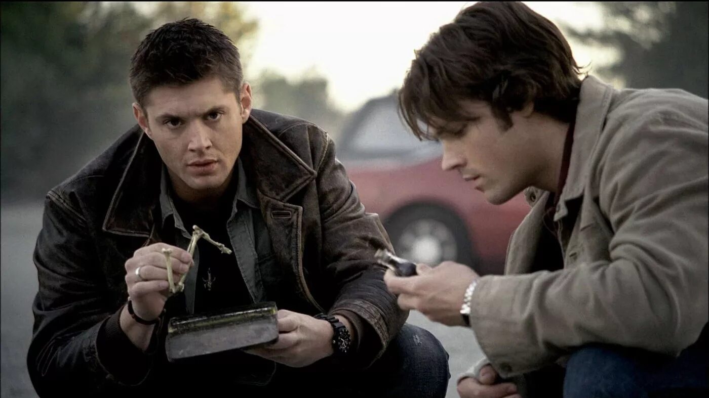 дин и сэм. дин винчестер сверхъестественное 1 сезон. дин винчестер и сэм винчестер. дин винчестер сериал. друзья винчестеров.