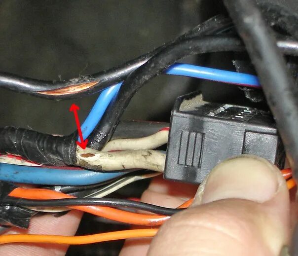 Провода на сигнал ваз 2105. Ключи от мтз 82 от зажигания. Клемма стартера toyota. Стартер щёлкает но не крутит двигатель причины. Клемма стартера поло седан.