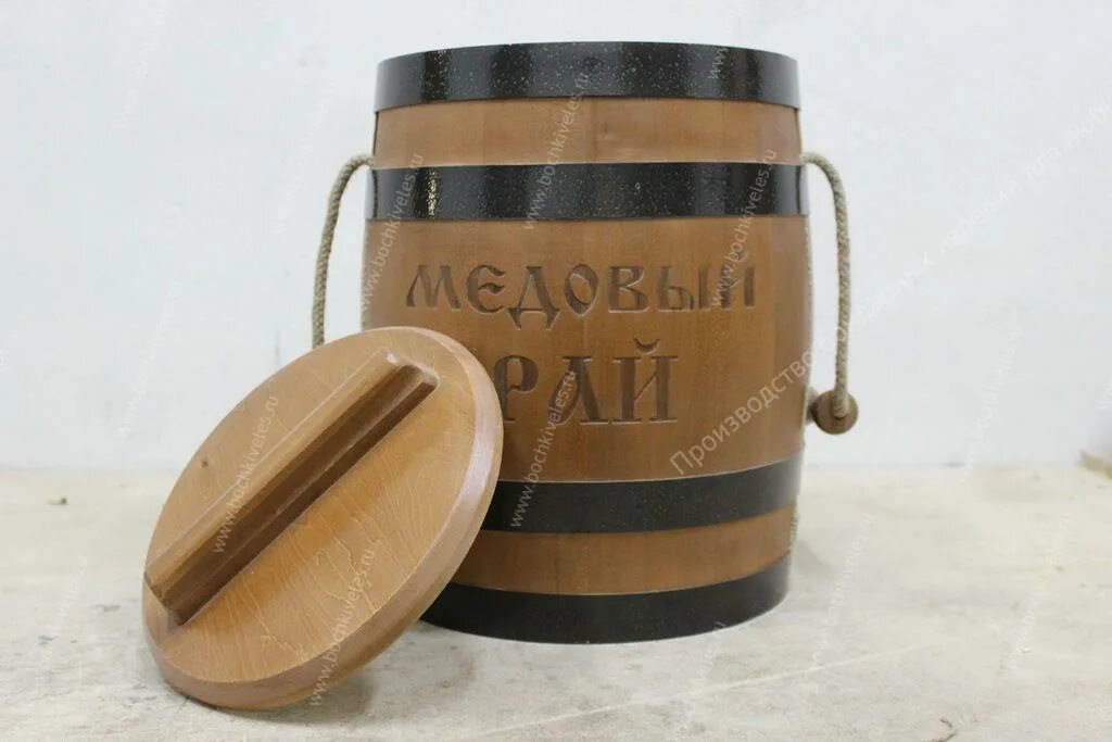 Бочонок, полный меда, весил 12 кг. Бочонок с медом весит 7кг. Бочонок с медом весит. Сколько весит мед. Бочонок меда.