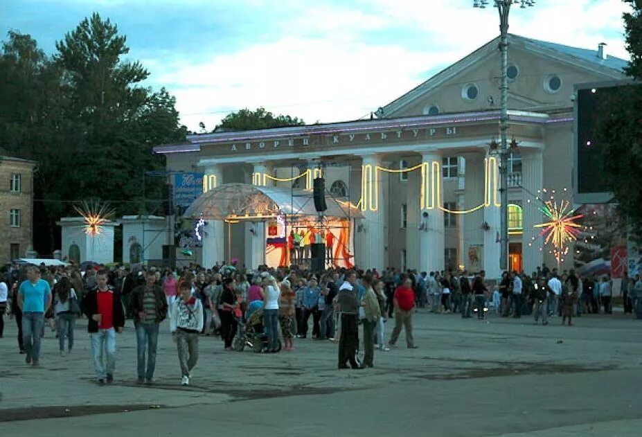 Щекино 2000. Новомосковск тульская область вид сверху город. Показать город щекино. Щекино площадь города. Город щёкино тульская область.