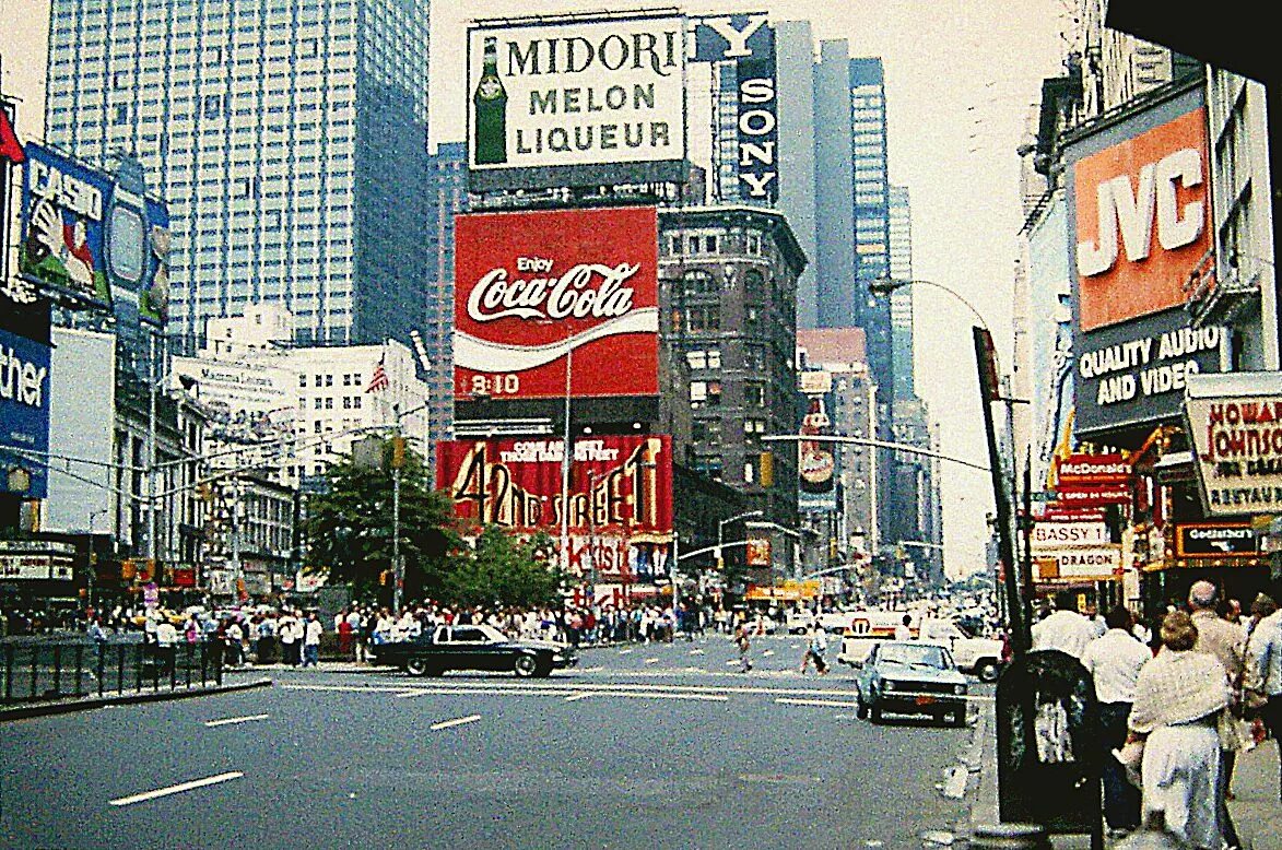 Таймс сквер 1990. Нью-Йорк Сити 1990. Нью-Йорк 90-х Таймс сквер. Таймс сквер Нью-Йорк 1980. Америка в 1990