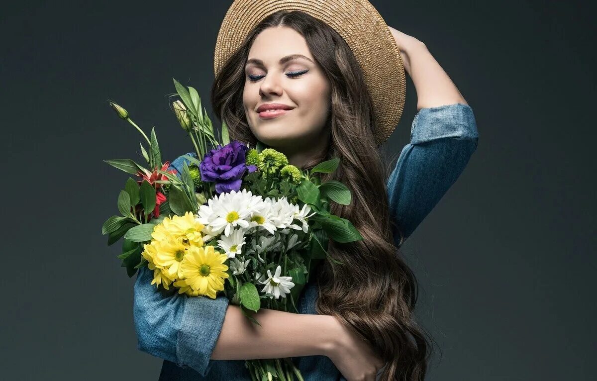 Это была молодая женщина лет