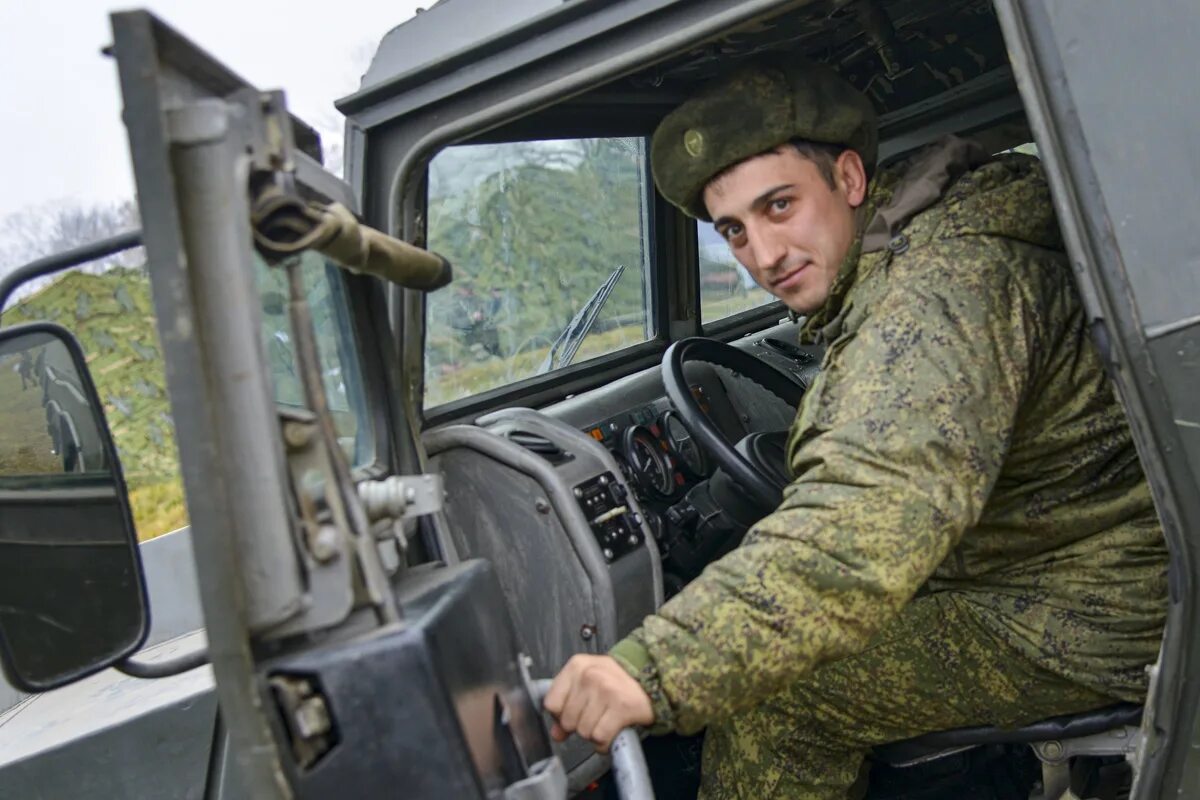 Водитель вс рф. Военный водитель. Водитель в армии. Военные водители России. Водитель военной техники.