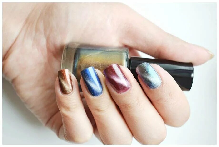 Магнетик для лака. Born pretty гель лак 3d. Магнитные лаки без лампы. Маникюр с магнитным лаком. Маникюр с магнитным лаком.