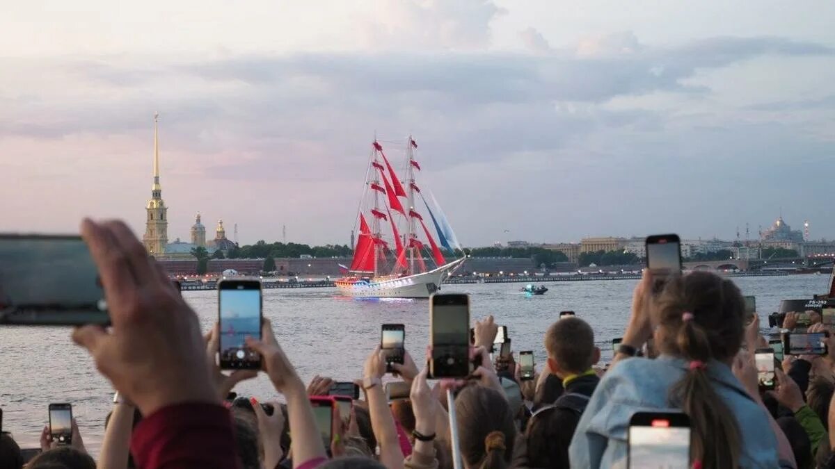 Выпускной 2024 алые паруса. Алые паруса 2023 в Санкт-Петербурге. Алые паруса Питер 2024. Праздник Алые паруса в Санкт-Петербурге 2023. Алые паруса 2022 в Санкт-Петербурге.