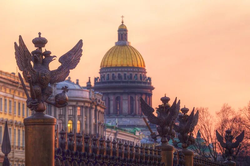 Дворцовая площадь орёл. Кремль в Петербурге. Орел на Дворцовой площади. Кремлевский спб