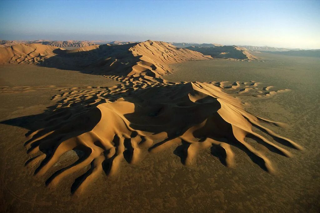 Наибольшая пустыня в мире. Барханы Оазис Саудовская Аравия. Пустыня руб-Эль-Хали. Дюны руб-Эль-Хали. Песчаные дюны, руб-Эль Хали..