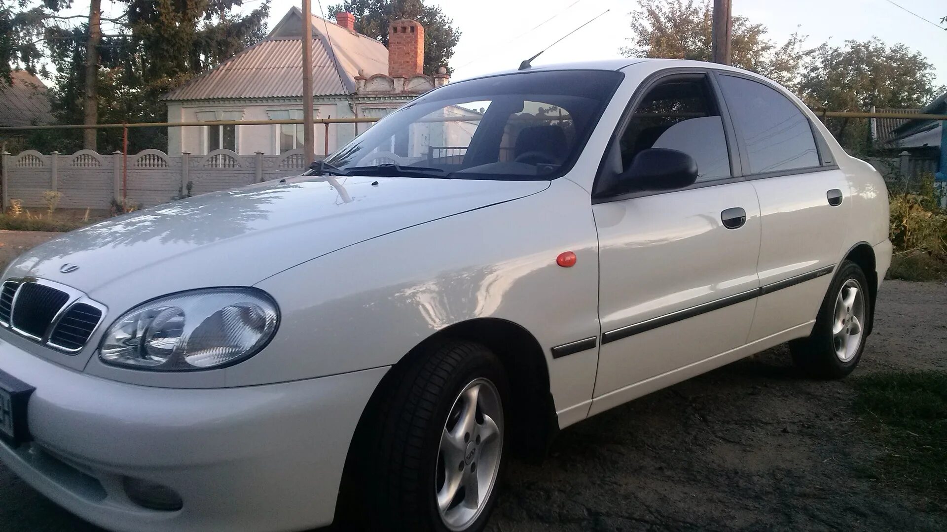 Ланос купить бу авито. Daewoo lanos белый 1997. Шевроле Ланос колеса 185/65/14. Дэу Ланос белая 1999. Део Ланос 1.5 белый.