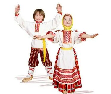 Девочка танцует народный танец