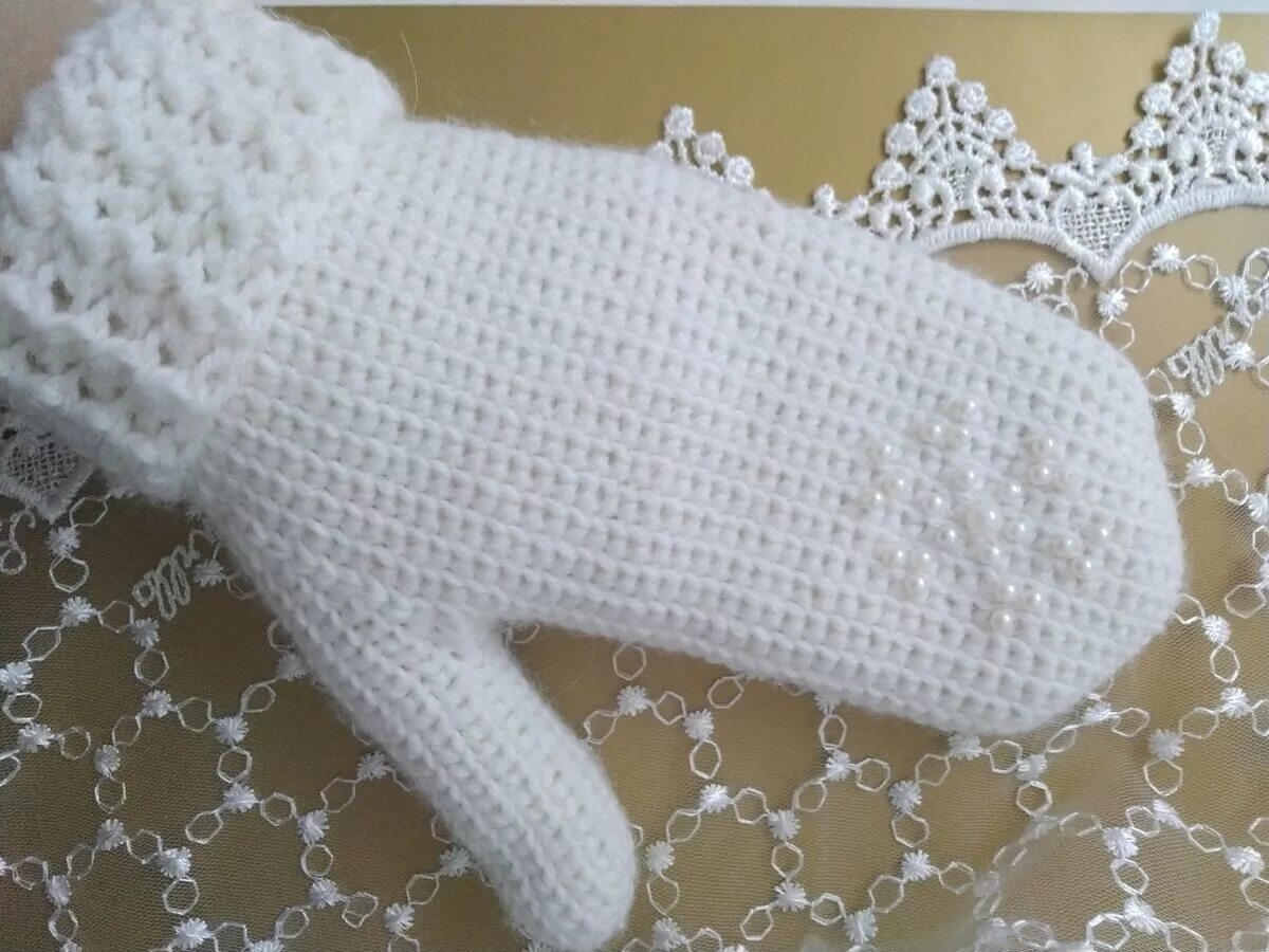 Вязаные рукавички крючком. Варежки крючком. вязаные варежки крючком. варежки крючком женские. рукавицы вязаные крючком.