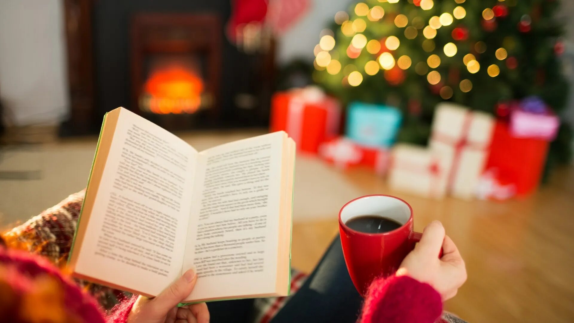 Чтение зимним вечером. Зимнее чтение. Книги зима. Книга на зимнем фоне. Фон зима чтение.