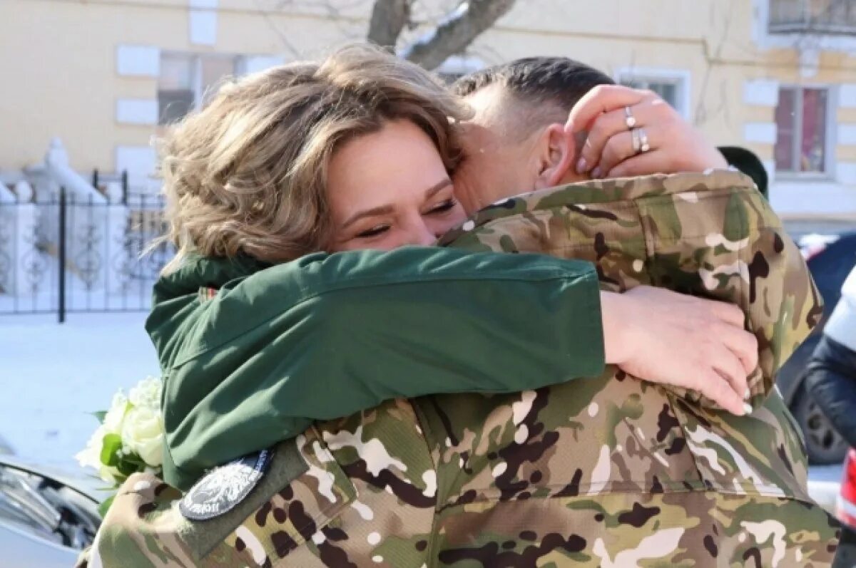 Фото военные девушка сво Вдова погибшего в СВО 23-летнего курянина Никиты Карпова сфотографировалась для