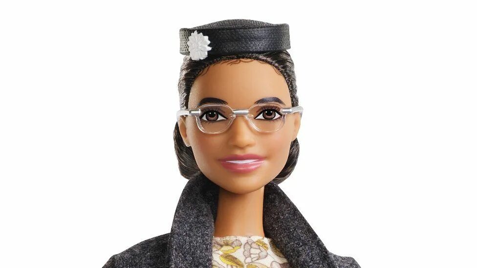 Barbie bbc. Роза паркс барби. роза паркс кукла. кукла barbie клодетт гордон, chx11. барби с очками на голове.