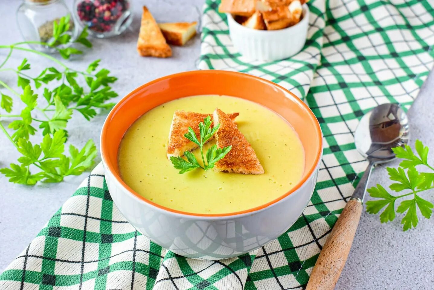 Суп из брокколи пюре классический. Суп пюре Фламанд. Овощной суп пюре. Овощной крем суп. Суп-пюре «гороховый».