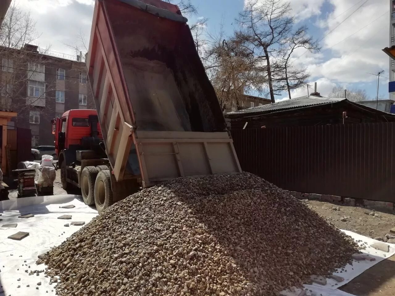 Тонна щебня фото. ЗИЛ 20 кубов щебня. 10 Тонн гравия 3-20. Тонна щебня. 10 Тонн гравия.