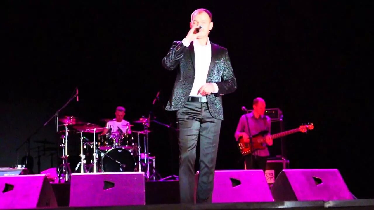 Алексей брянцев фото 2021. Алексей брянцев теперь ты замужем. Брянцев ты замужем. Алексей брянцев ты. Ты замужем брянцев.