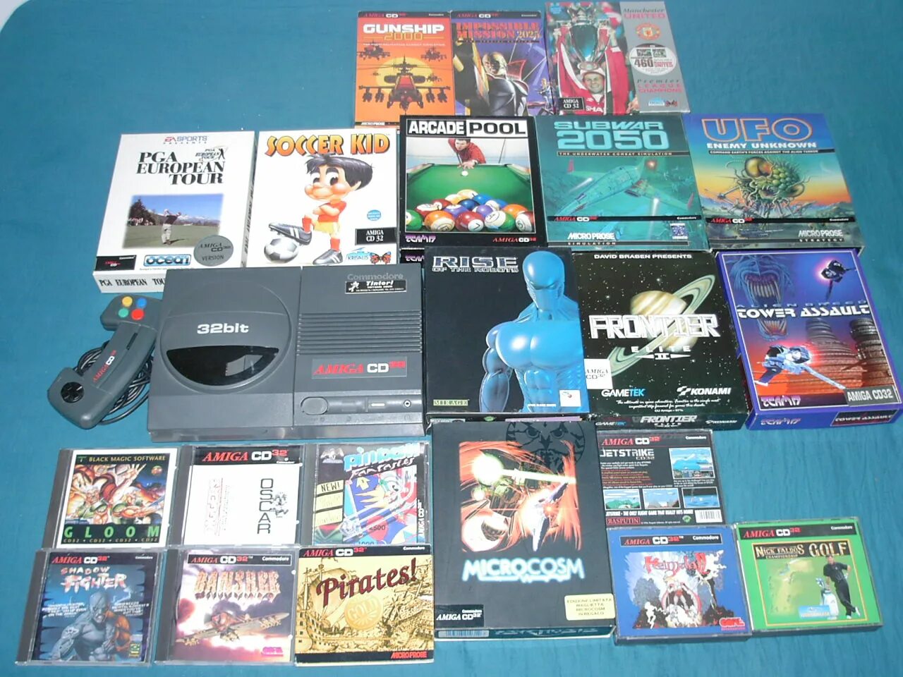 32 бит приставка игры. Commodore amiga cd32 игры. Amiga Commodore CD. Amiga cd32 игры. Консоль amiga.