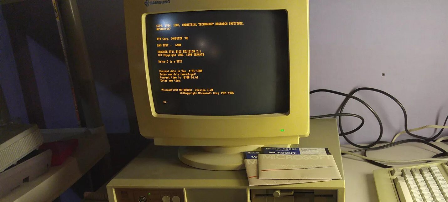 Мс осу. Операционные системы MS dos. МС дос Операционная система. Первая Операционная система MS dos. MS dos 1981.