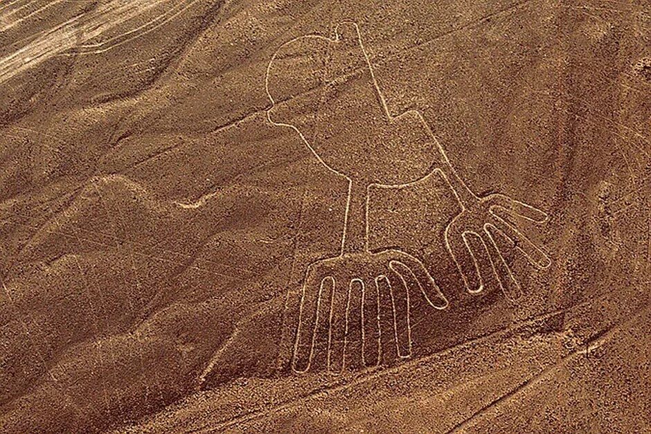 Плато в перу с геоглифами. Геоглифы пустыни Наска. Рисунки пустыни Наска. Перу пустыня Наска. Перу рисунки в пустыне Наска.