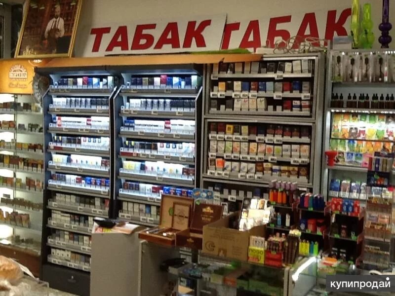 Табачный магазин. Выкладка табачной продукции. Ассортимент табачного магазина. Табачный магазин вывеска.