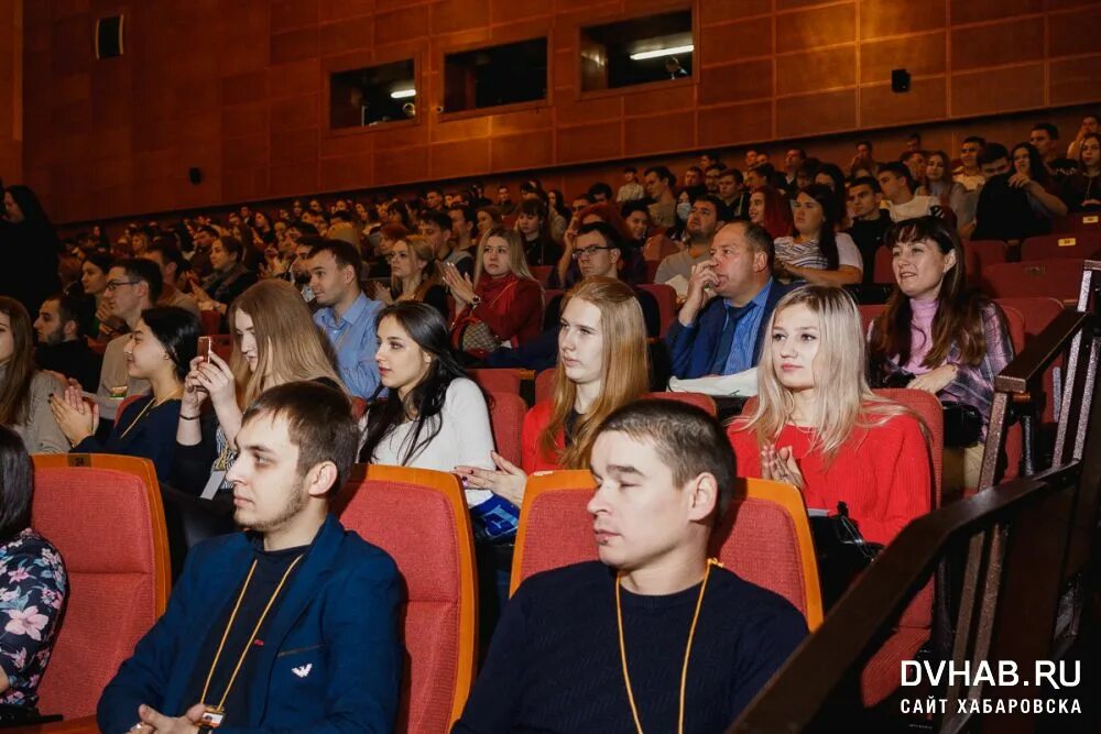 Сайт городского дворца культуры. Городской дворец культуры Хабаровск. Зал ГДК Хабаровск. Городской дворец культуры Хабаровск внутри. Городской дворец культуры Хабаровск зал.