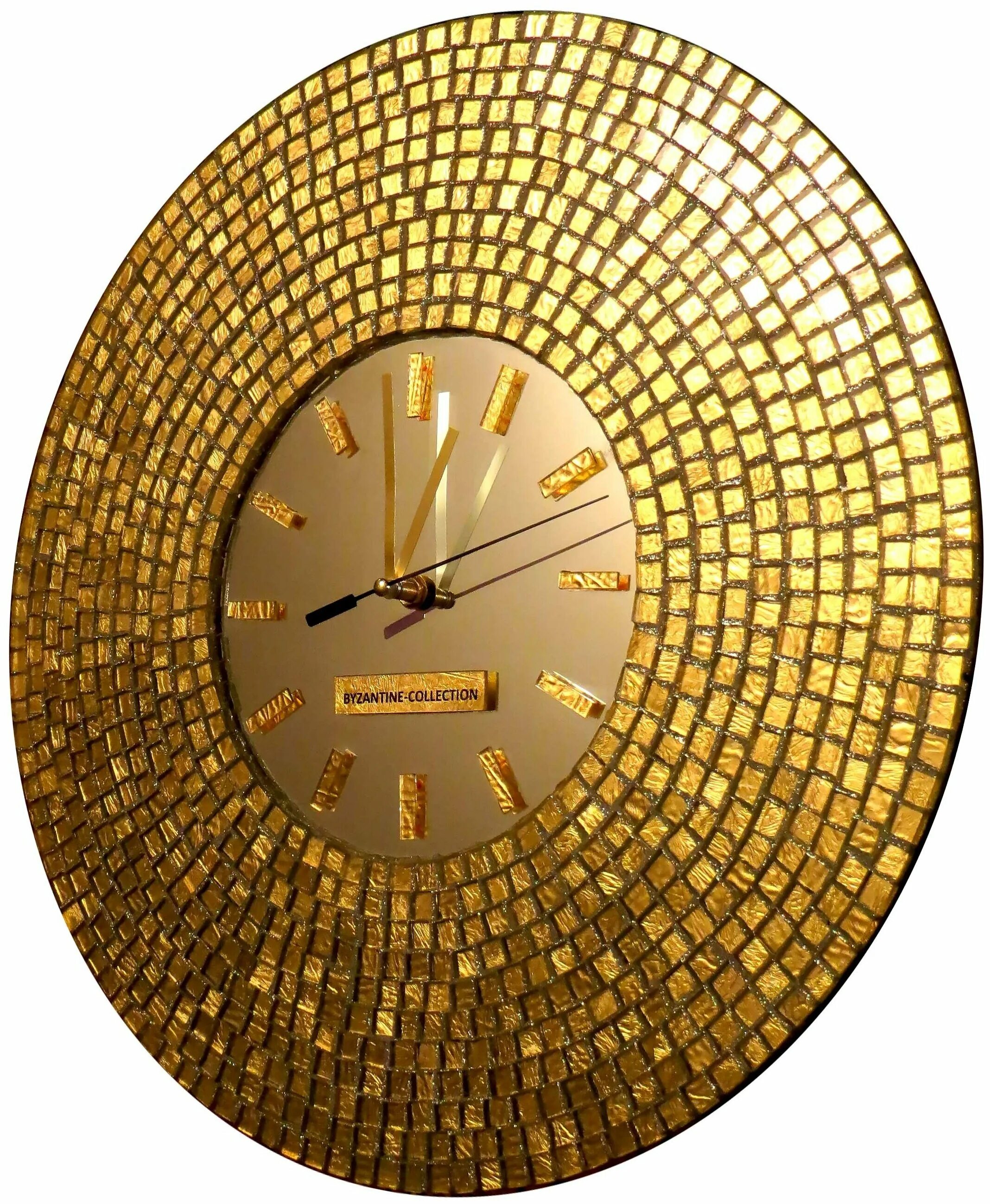 новогодний циферблат. циферблат часов на прозрачном фоне. часы новогодние. циферблат с гильоше для ракеты. часы настенные золотого цвета.