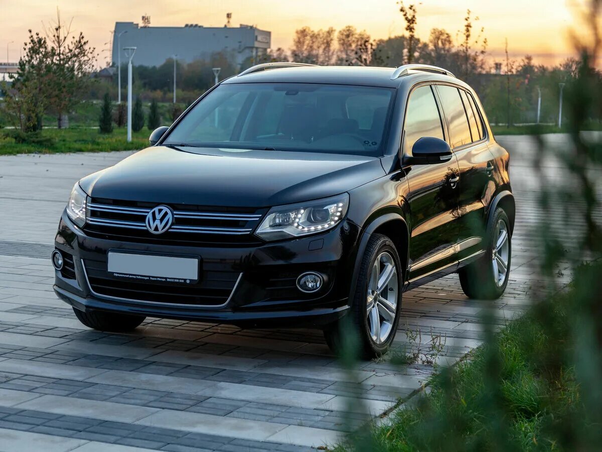 Купить авто VOLKSWAGEN TIGUAN (2.0 л., Робот, 170 л.с., Полный, Серебряный) с пр