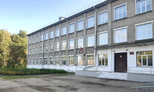Луз в школе. Лузы. Школа номер 1 город луза. Город луза кировская область школа 2. Кировская область город луза школа.