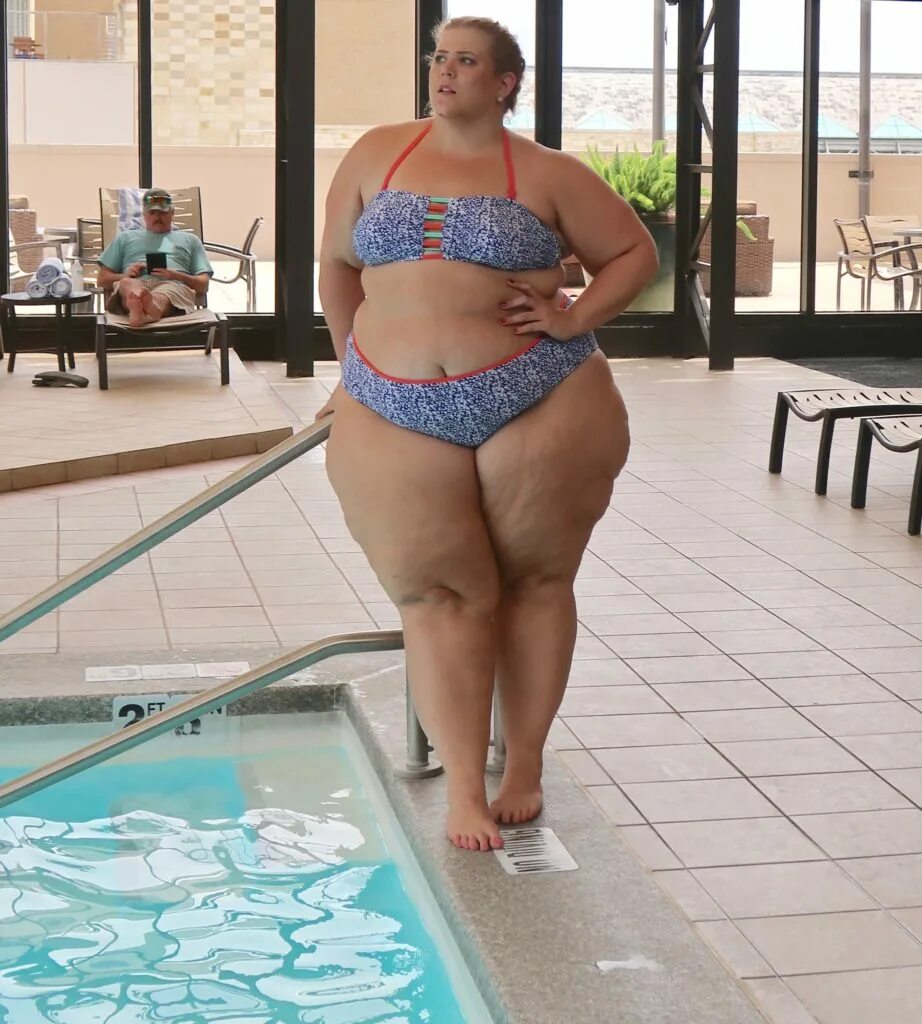 модель ioana chira plus size. широкие бёдра старых учительниц. огромные бедра бабушки. широкие бедра бабок. толстые широкие бедра старых.