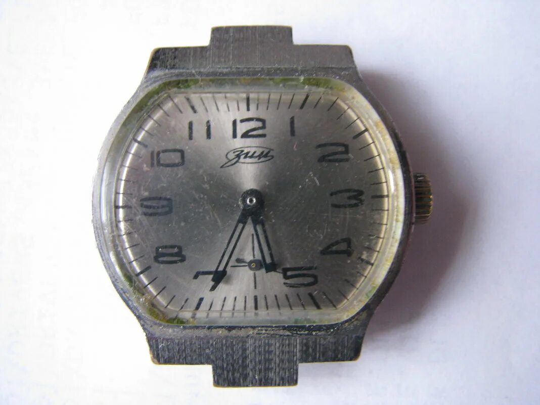 Карманные часы мозер 19 век. Настенные часы 17 века. Старинные винтажные часы. Широкий браслет антиквариат. Часы ходики с гирями и маятником маяк.