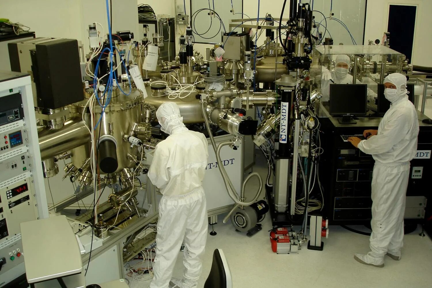 Нанотехнологии производство. Лаборатория нанотехнологий. Научное оборудование. Нанотехнологии в промышленности
