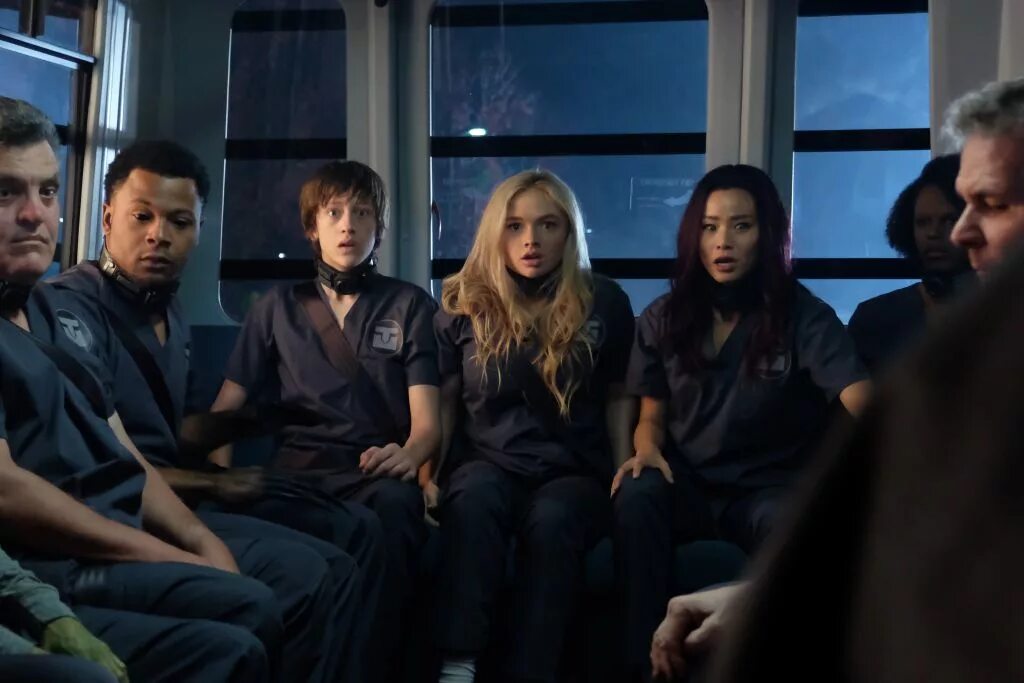 Кэйтлин карвер бумажные города. Лора вандервурт тайны смолвиля супергерл. Одаренные нетфликс. Люди будущего стивен и кара. Бумажные города фильм 2015 марго.