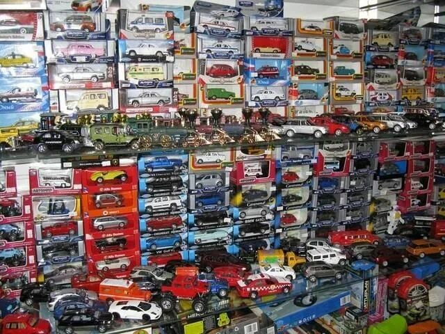 Магазин машинок. Коллекция машинок. Коллекция игрушечных машинок. Магазин игрушек машины. Мир моделей машин