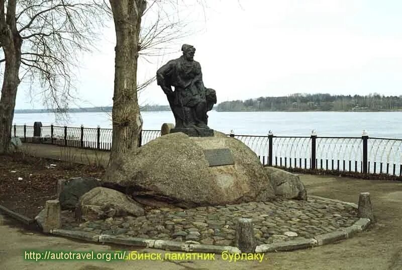 Памятник старины предложение. Памятник Бурлаку в Рыбинске. Рыбинск столица Бурлаков. Город Углич памятники. Углич памятники старины.