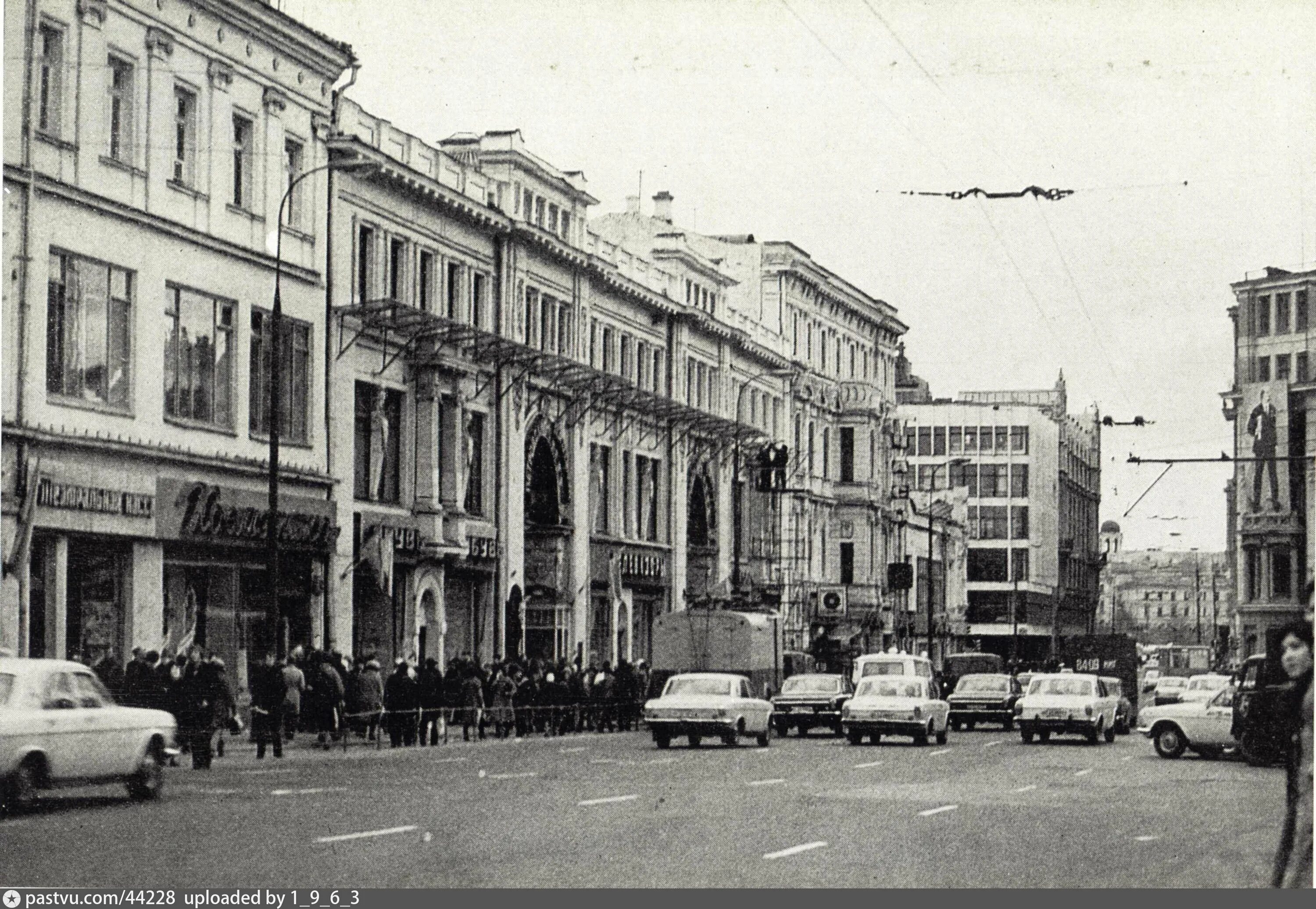 Улица Петровка 10 Петровский Пассаж. Пассаж на Петровке 1929 год. Петровский Пассаж в Москве 1970 годы. Петровский Пассаж Москва 1906. Театр на неглинной 29