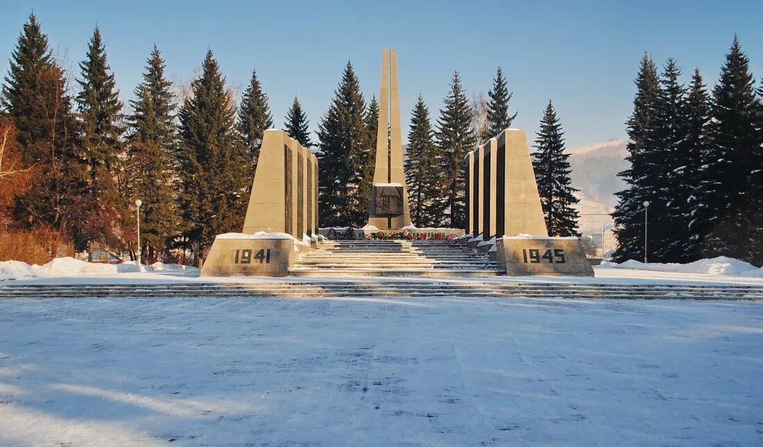 Победа горно алтайск. Парк Победы Горно-Алтайск. Парк Победы Горно-Алтайск зима. Парк Победы в Горно Алтайске. Горный Алтай парк Победы.