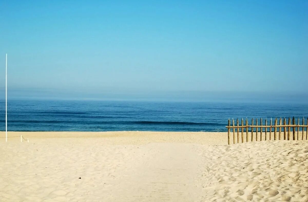 Пустой пляж. Белый пляж пляж горизонт анапа. вид на море с пляжа. море пляж горизонт.